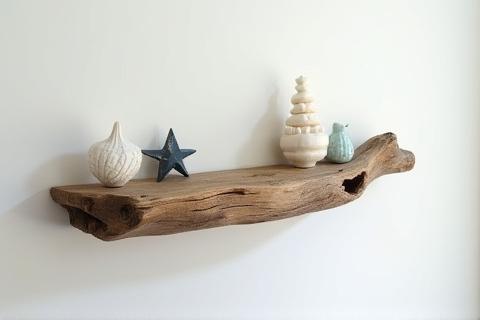 Étagère murale en bois flotté avec motifs nautiques